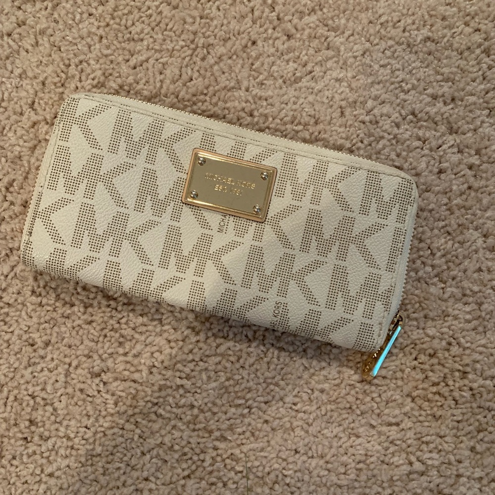 White gold & tan Michael Kors zip wallet